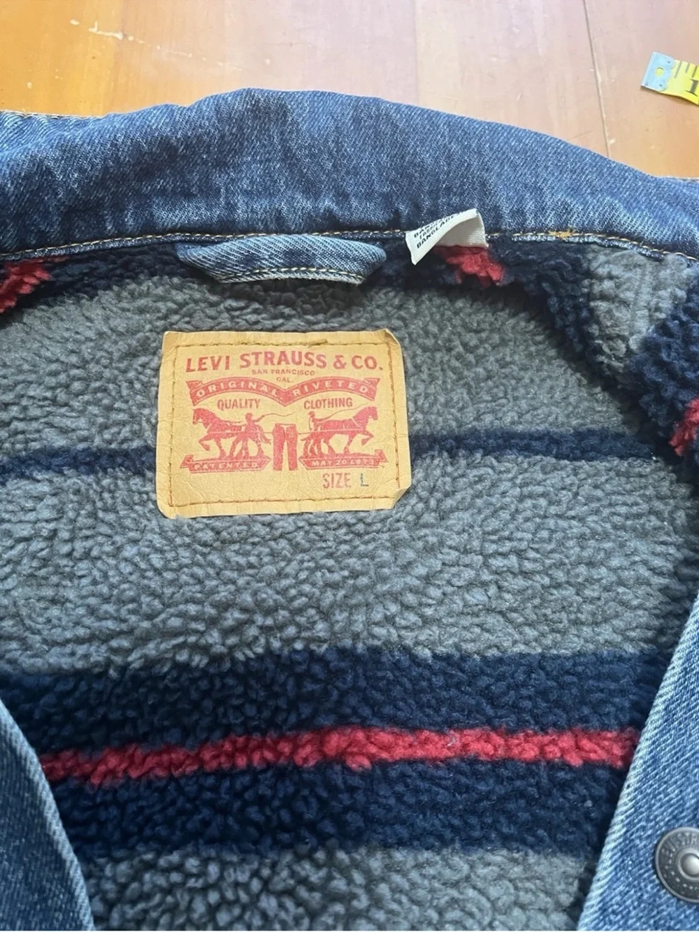 Levi’s 57696-0000 Sherpa Trucker Jacket Men’s L Gray Stripe Blanket Lined EUC